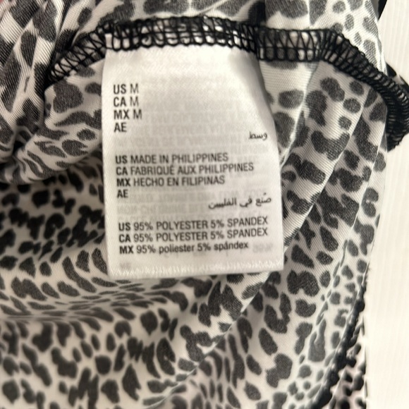 INC  Long Sleeved Ruched Animal Print Blouse w/Gold Snaps-SZ Medium - Picture 5 of 6